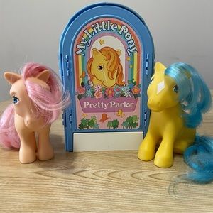 My Little Pony Pretty Parlor Playset and Ponies